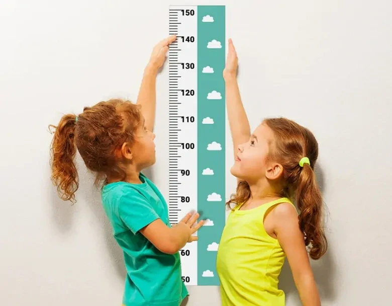 Samolepka meter na stenu - Obláčiky na svetlo modrom pozadí