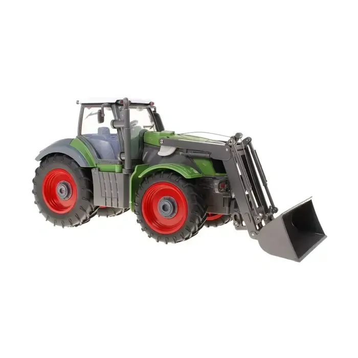 RC Traktor so zeleným prívesom, v mierke 1:28 