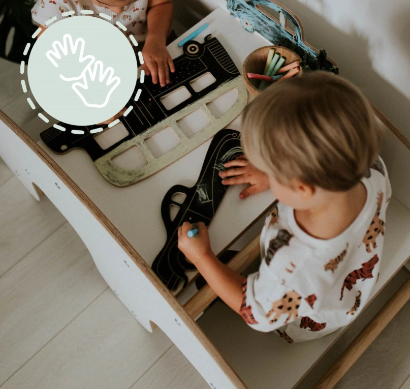 Drevené auto Mercury - hračka a tabuľka 2v1