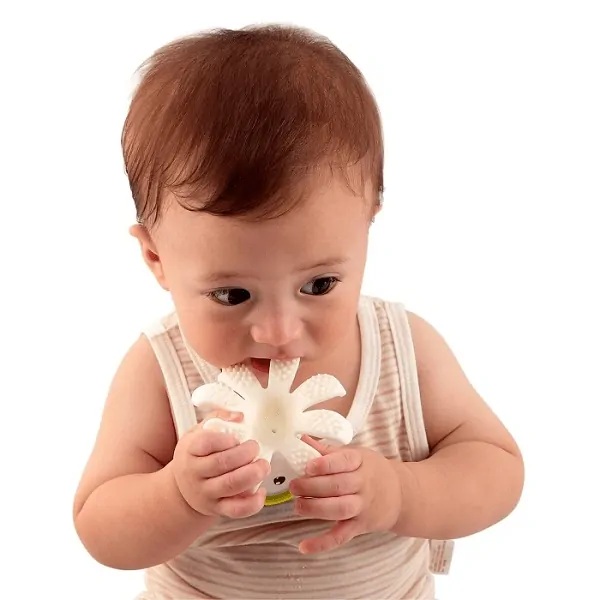 Hryzátko a hračka Mömbella Chobotnice - Chimney red