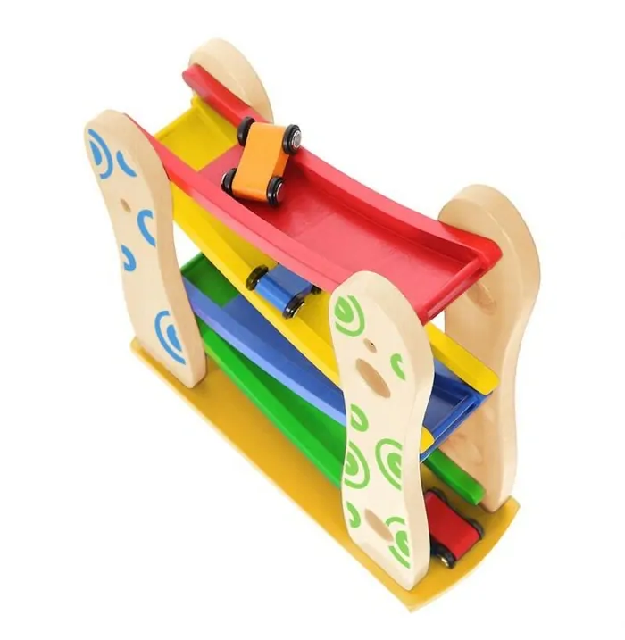 Drevená zjazdová dráha pre autíčka