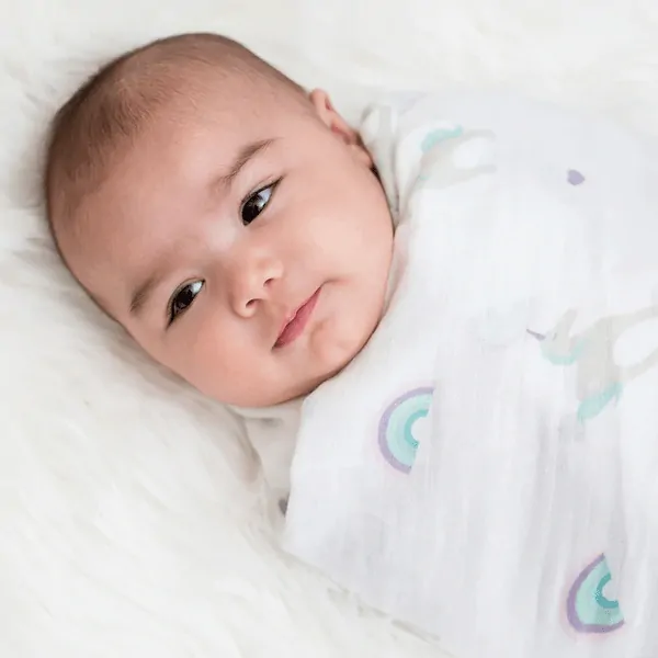 Bambusovo - mušelínová zavinovačka / plienka Lulujo - Unicorn 120 x 120 cm