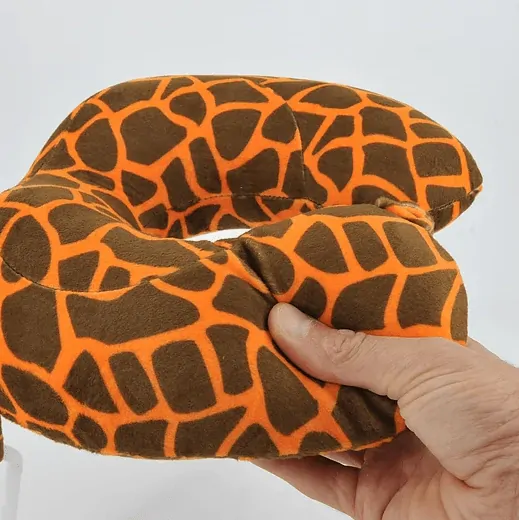 Hugger - Ergonomický cestovný vankúš Giraffe