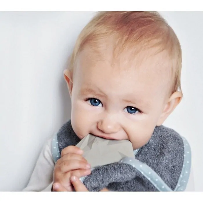 Lullalove SupeRRO baby Hevea set - 3x podbradník a hryzátko 2v1, modrý