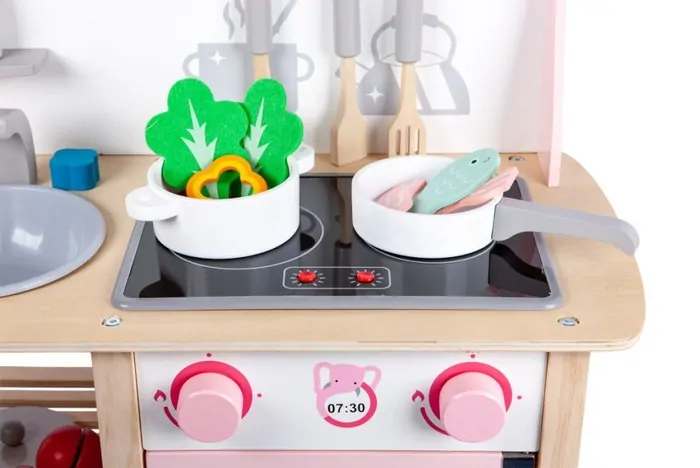 Drevená kuchynka ružová, so zvukmi Ecotoys