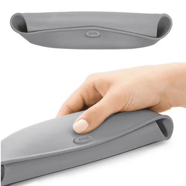 Podbradník OXO so silikónovým vreckom - sivý