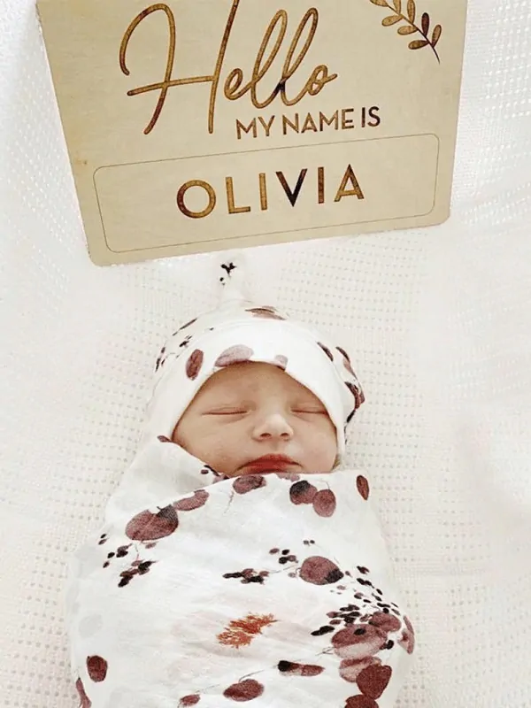 Narodeninová sada Lulujo - Bambusová plienka 120x120 + čiapočka Eucalyptus 