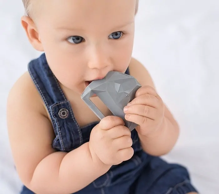 Lullalove SupeRRO baby Hevea set - 3x podbradník a hryzátko 2v1, modrý