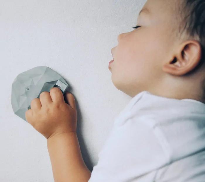 Lullalove SupeRRO baby Hevea - podbradník a hryzátko 2v1, růžový
