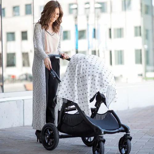 Narodeninová sada Lulujo - Bambusová plienka 120x120 + čiapočka Hugs & Kisses