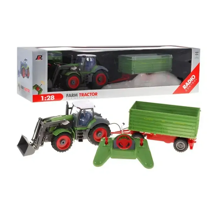 RC Traktor so zeleným prívesom, v mierke 1:28 