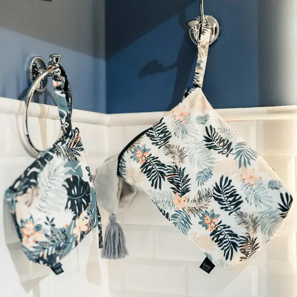 La Millolu nepremokavá cestovná kozmetická taška M - Papagayo