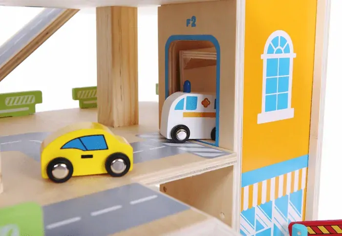 Drevená garáž s výťahom + autá EcoToys