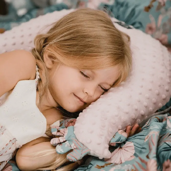 La Millou - Luxusný multifunkčný vankúš Grandma Dana's Hen - Navy/Aqua Palms