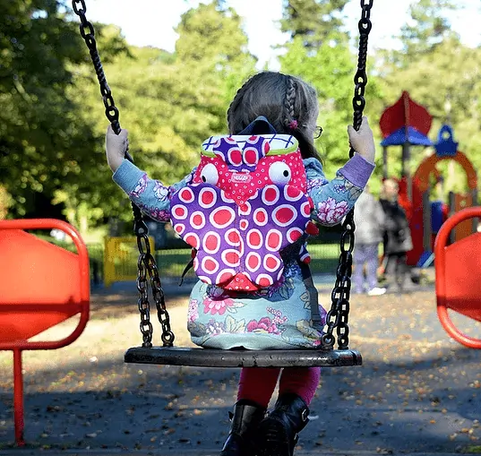 Detský batoh Hugger Little Monster - Betty Butterfly